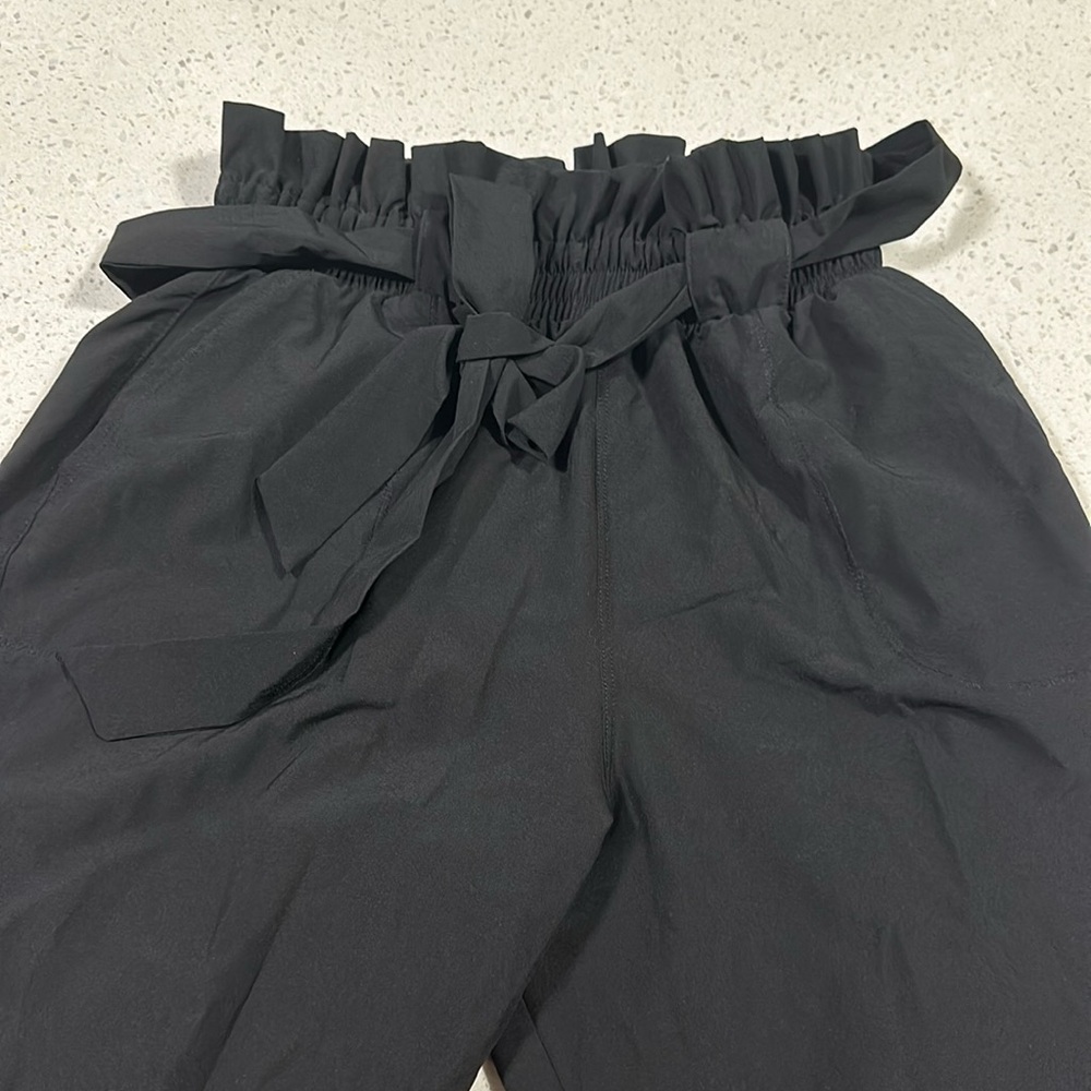 Albion Fit Bow Belt Capris